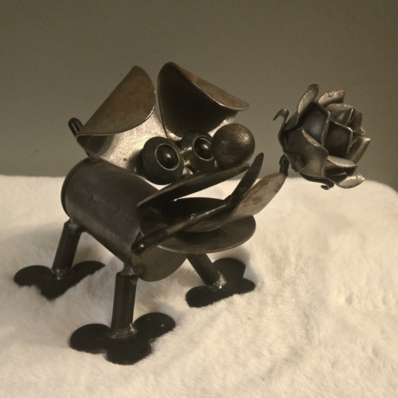 Metal Dog With Rose Ornament - Picture 1 of 9